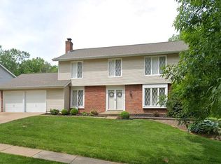 819 Country Heights Ct, Manchester, MO
