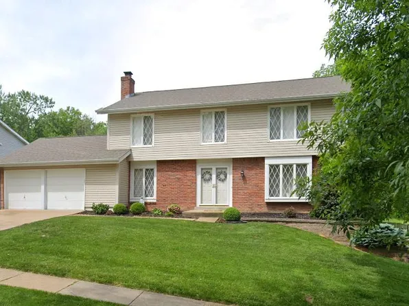 819 Country Heights Ct, Manchester, MO 63021