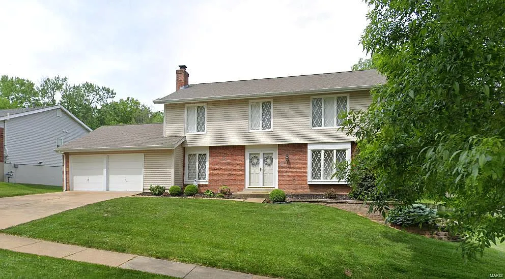 819 Country Heights Ct photo 1