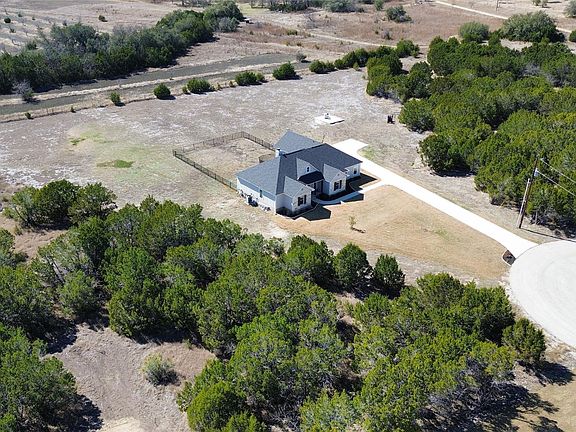 2nd image of 195 Rosebud Ranch Rd