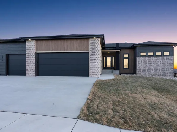 8316 E Wicker Ct, Sioux Falls, SD 57110