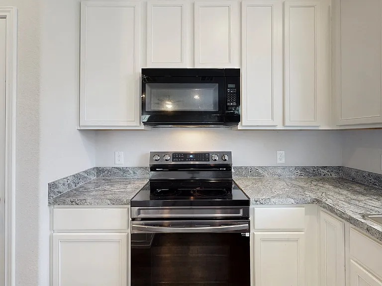 1415 Desire Ln — Photo 9
