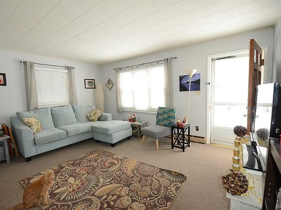 3rd image of 523 Saint Lawrence Ave