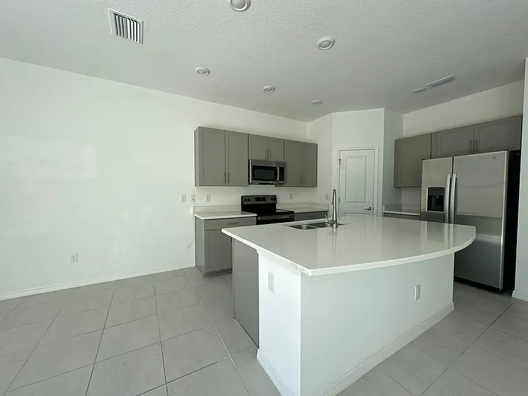 2408 Paravane Way — Photo 4
