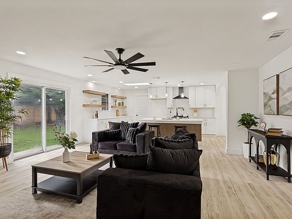 3rd image of 3816 Springbranch Dr