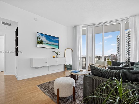 4th image of 350 NE 24th St APT 1405