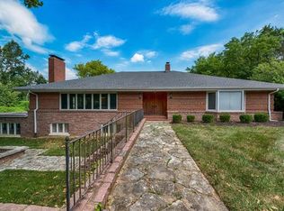 11447 Clayton Rd, Saint Louis, MO 63131