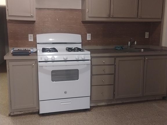 New Oven Range, large Eat In Kitchen