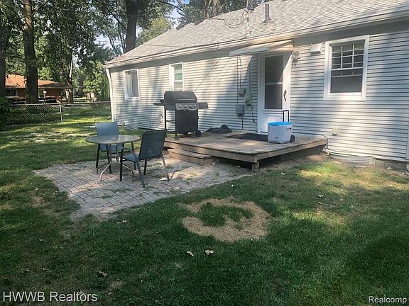 3rd image of 20823 Hugo St