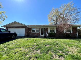 100 Lake Forest Dr, Belleville, IL