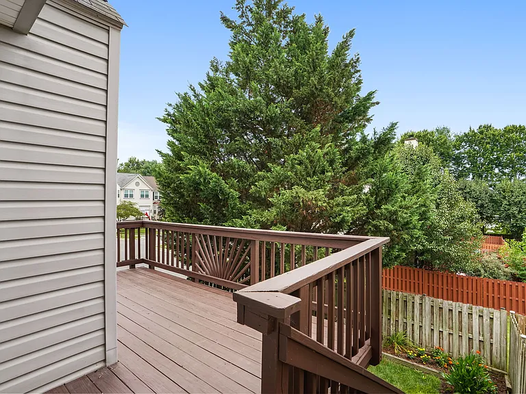 423 McDaniel Dr — Photo 33