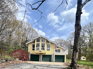 191 W Wrentham Rd, Cumberland, RI 02864