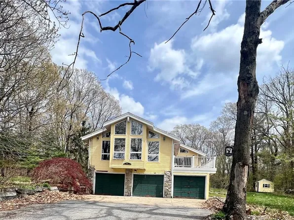 191 W Wrentham Rd, Cumberland, RI 02864