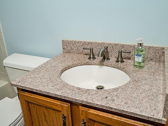 3rd image of 8909 Gardengate Dr