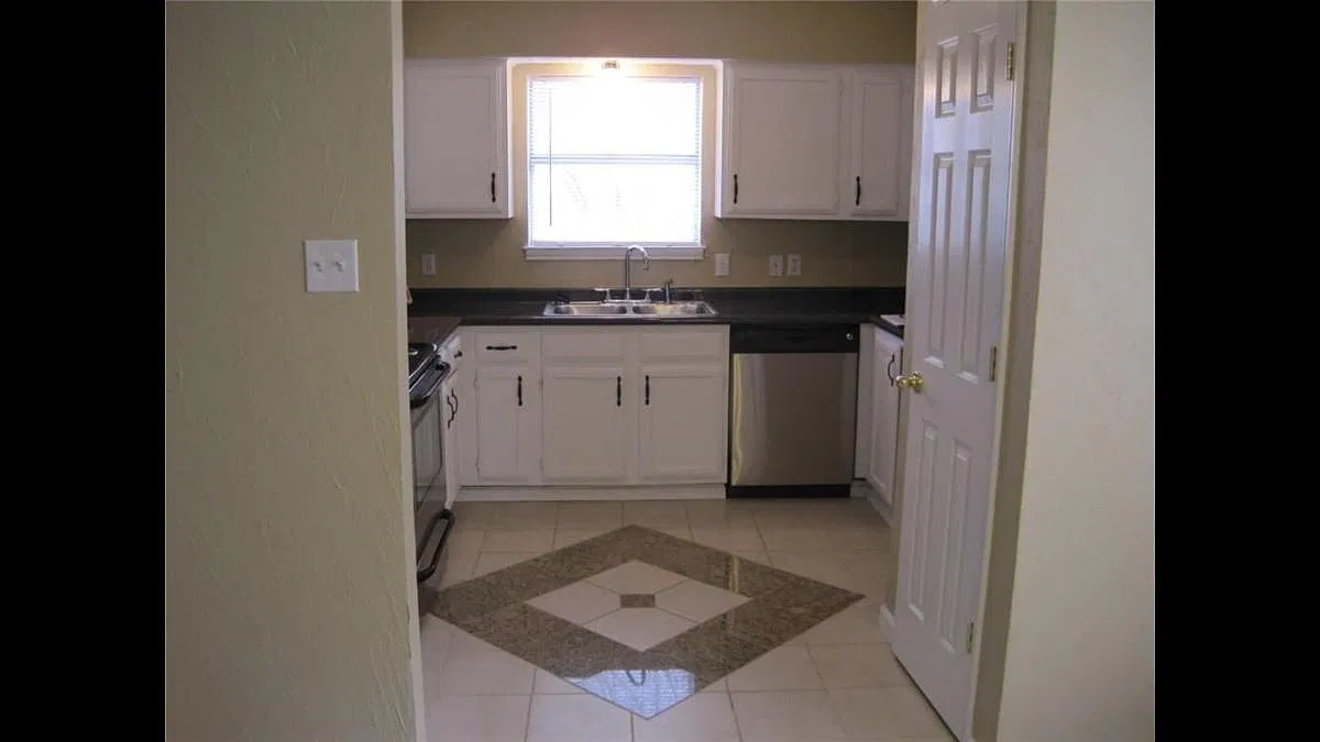 3 bed, 1798 sqft, $2,350 — Photo 3