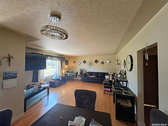 2nd image of 204 1st AVENUE S