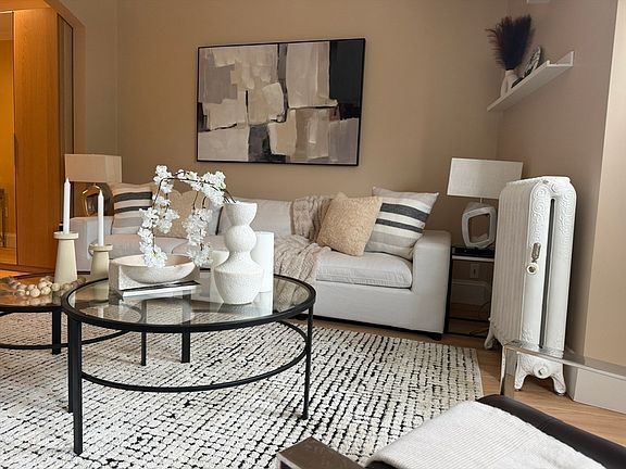 5th image of 152 Harvard St APT 2