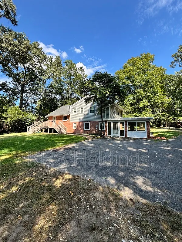 4 bed, 3.5 bath, 2272 sqft, $2,895 — Photo 3