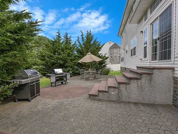 5th image of 23 Brayton Ct S