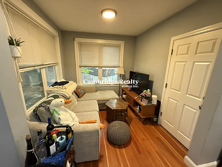 136 Oxford St #1 — Photo 3