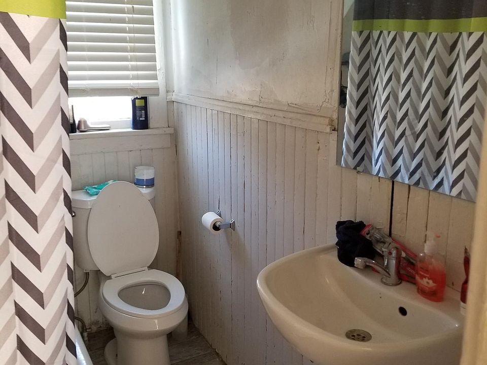 1st image of 82 Harriet Ave Uppr #
