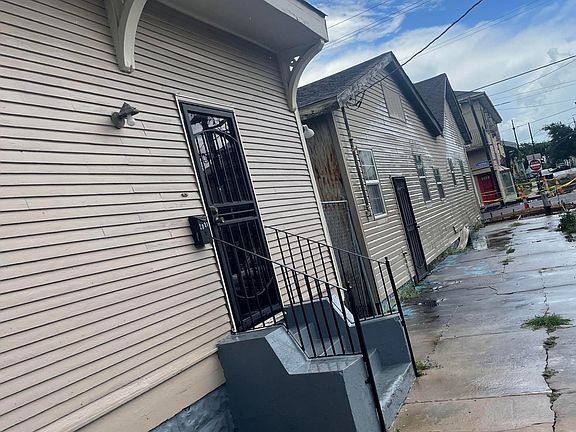 3rd image of 2031 Urquhart St