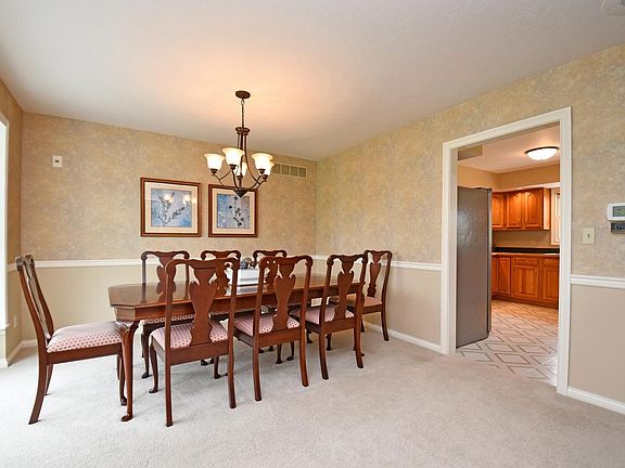 4th image of 11632 Aristocrat Dr