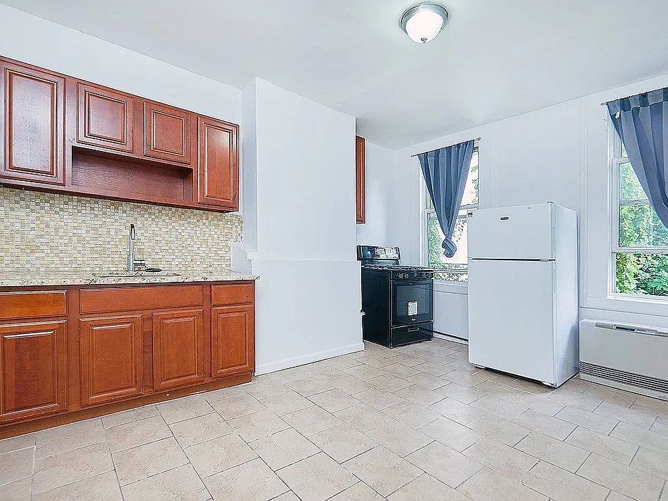 1st image of 572 E New York Ave #1D