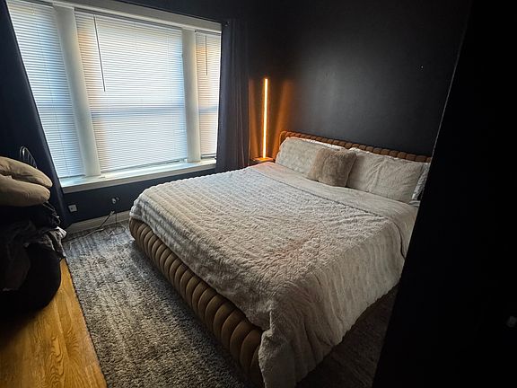4th image of 5406 S Ingleside Ave APT 203