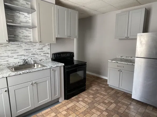 73 Malvern St APT 1B, Manchester, NH 03104