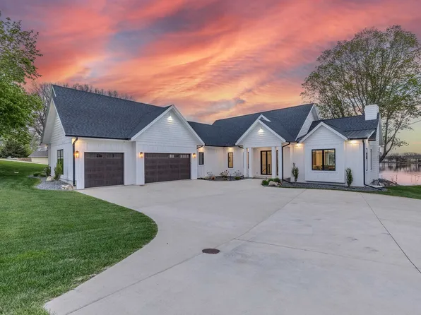 2720 Breezy Heights Dr, Milford, IA 51351