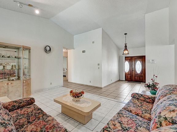 5th image of 5405 Rose Marie Avenue N