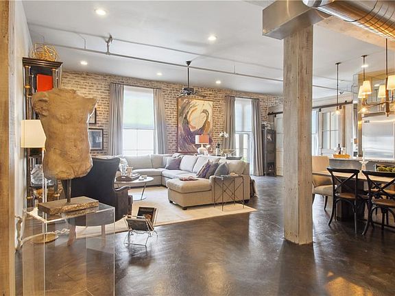 5th image of 900 S Peters St #3