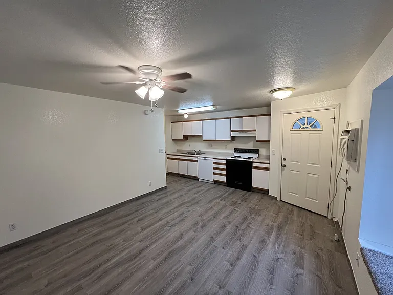 700 NE Johnson St #16 — Photo 3