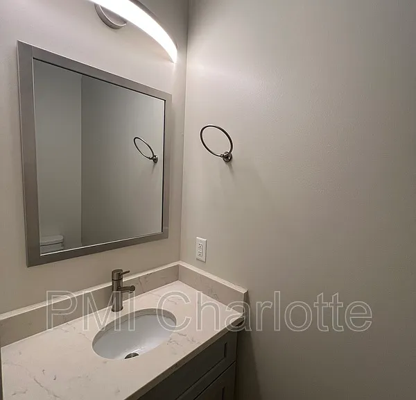 1106 N Alexander St — Photo 10