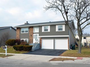 1610 E Bayside Ct, Hoffman Estates, IL 60192