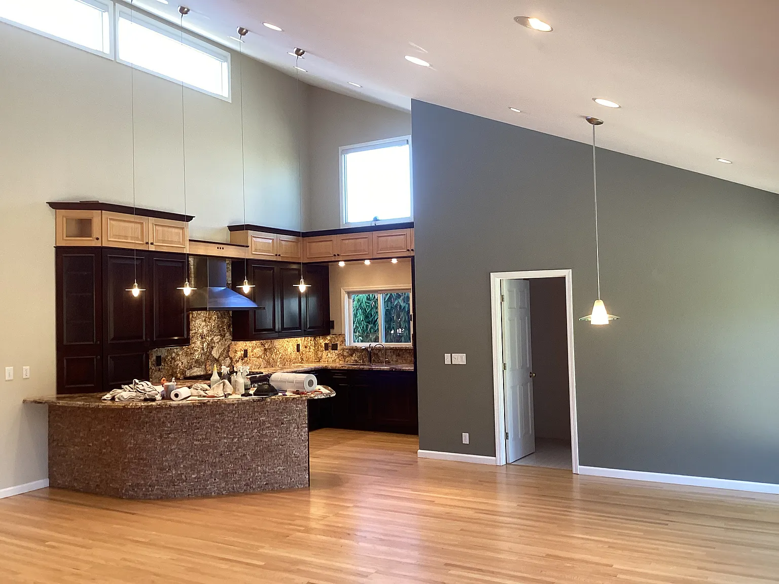 4 bed, 2000 sqft, $5,600 — Photo 3