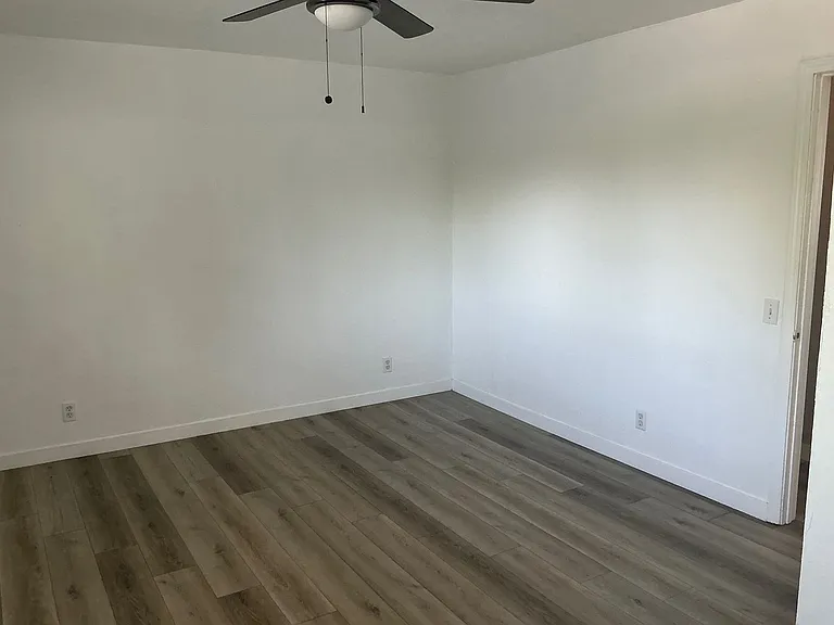 167 SW Ebberts Ave — Photo 6