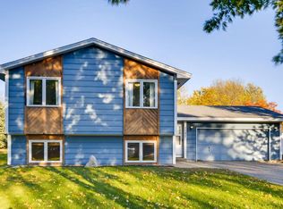 1127 Goldenrod Ln, Shakopee, MN 55379