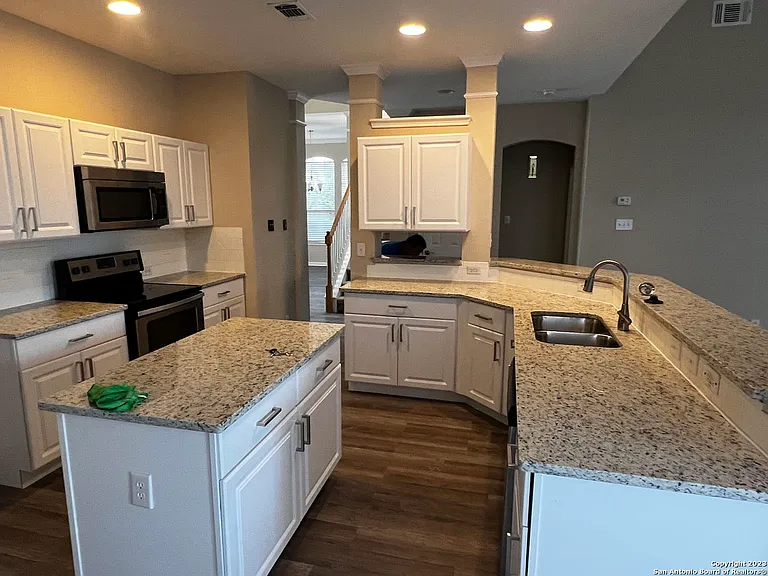 6035 Hart Fld — Photo 8