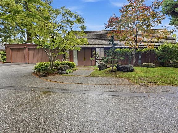 2nd image of 327 Hawthorne Ave