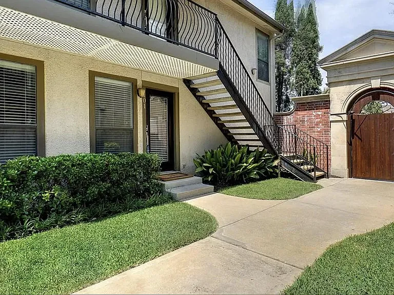 5806 Birchbrook Dr #101 — Photo 2