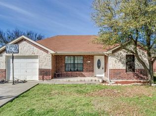 215 Cleveland St, Cleburne, TX 76031