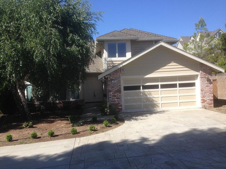 1st image of 700 Widgeon St