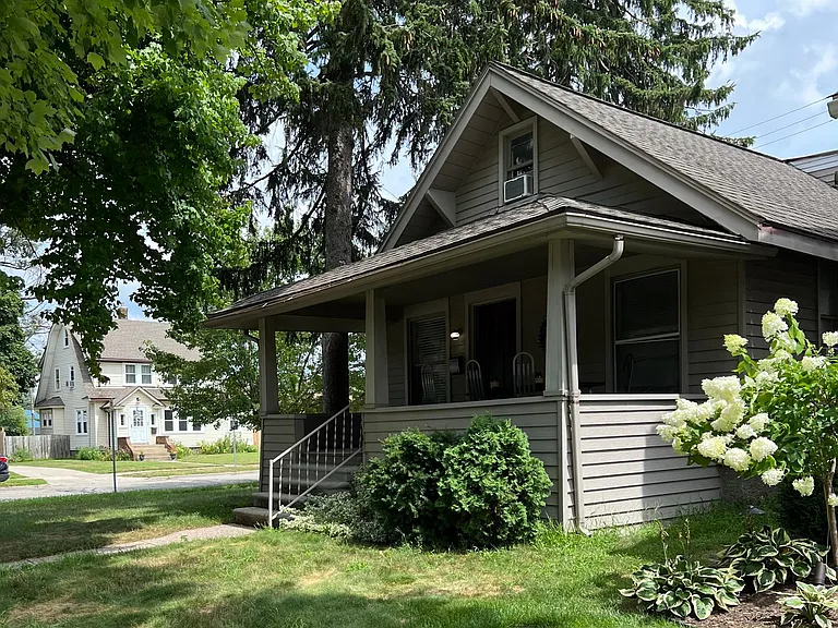612 N Center St — Photo 2