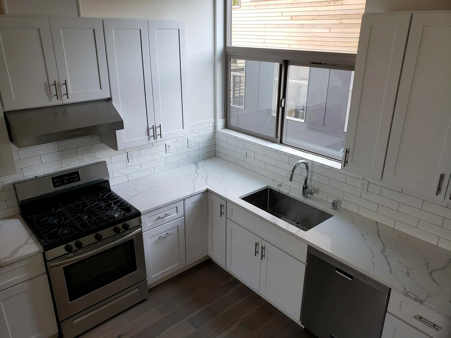 3278 California Ave SW — Photo 3