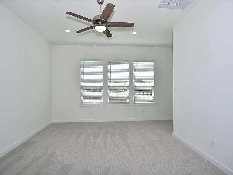 1804 Homestead Farms Dr — Photo 13