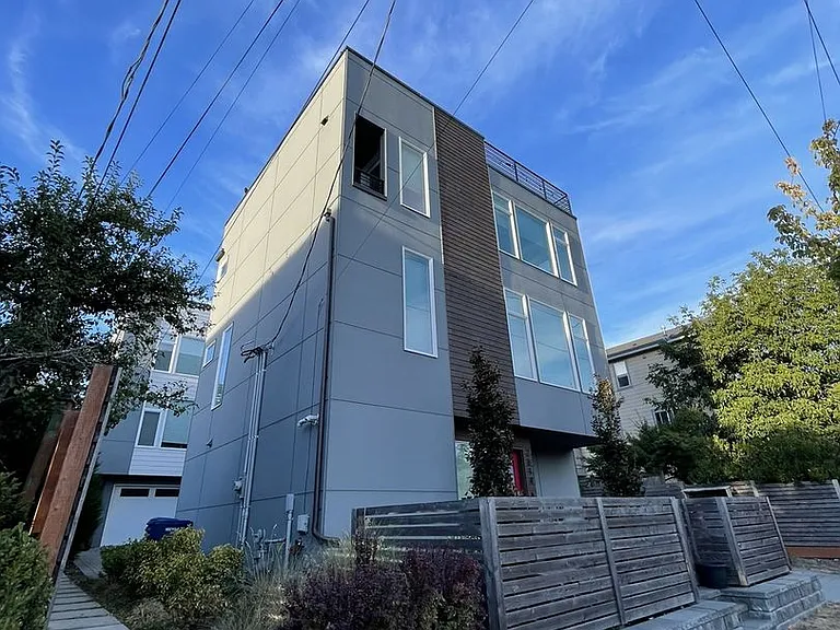 2614 SW Genesee St — Photo 2
