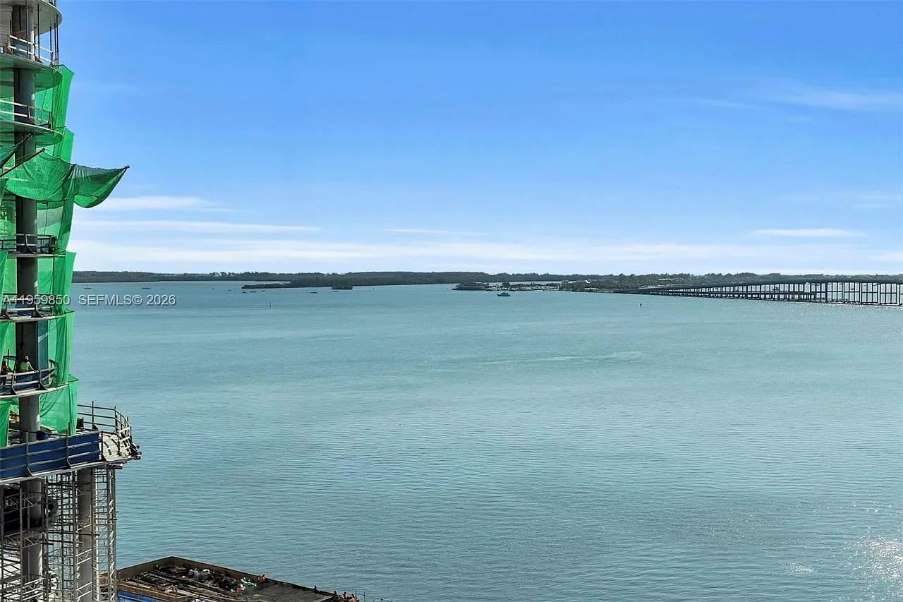 1 bed, 2.0 bath, 1064 sqft, $3,200 — Photo 3