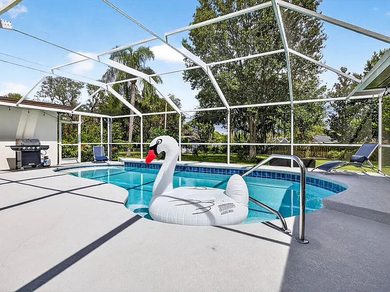 S Burlingame Ave — Photo 30
